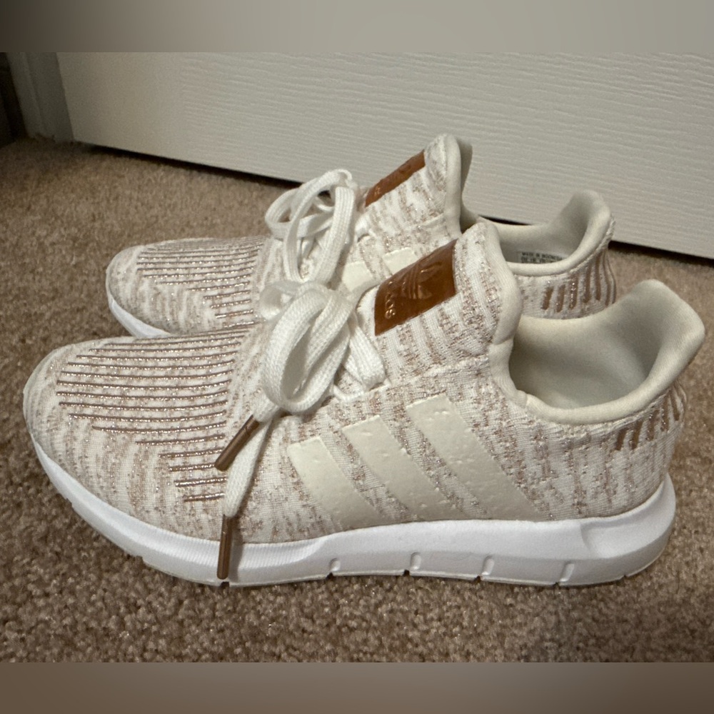 Adidas Swift Run White and Rose Gold Women's Size 5.5 Pre-Owned